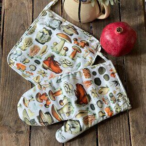 Classic Botanical Mushroom Oven Mitt and Pot Holder-NEW